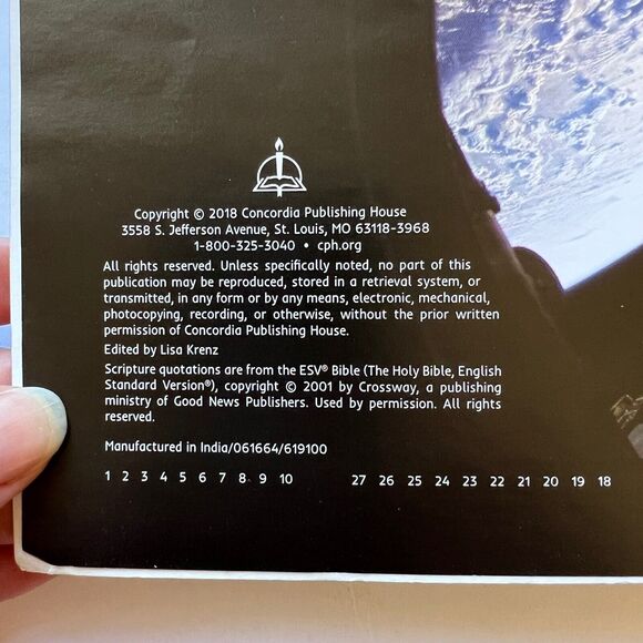 Lot of 4 Childrens Books Paperback Educational Non Fiction Animals Outer Space - Picture 11 of 12